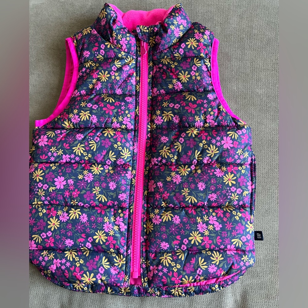 Gap Girls vest - size 4 never worn